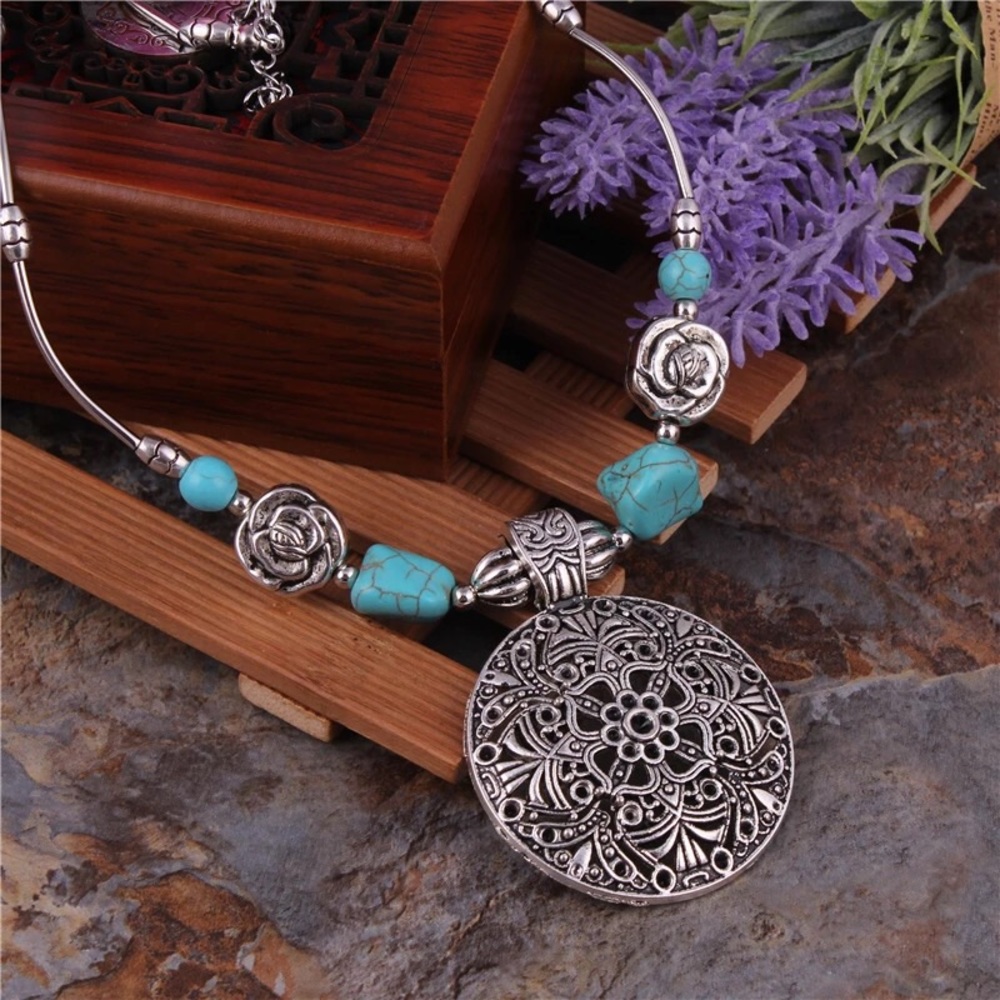🆕 Tibetan Silver Round Pendant Necklace